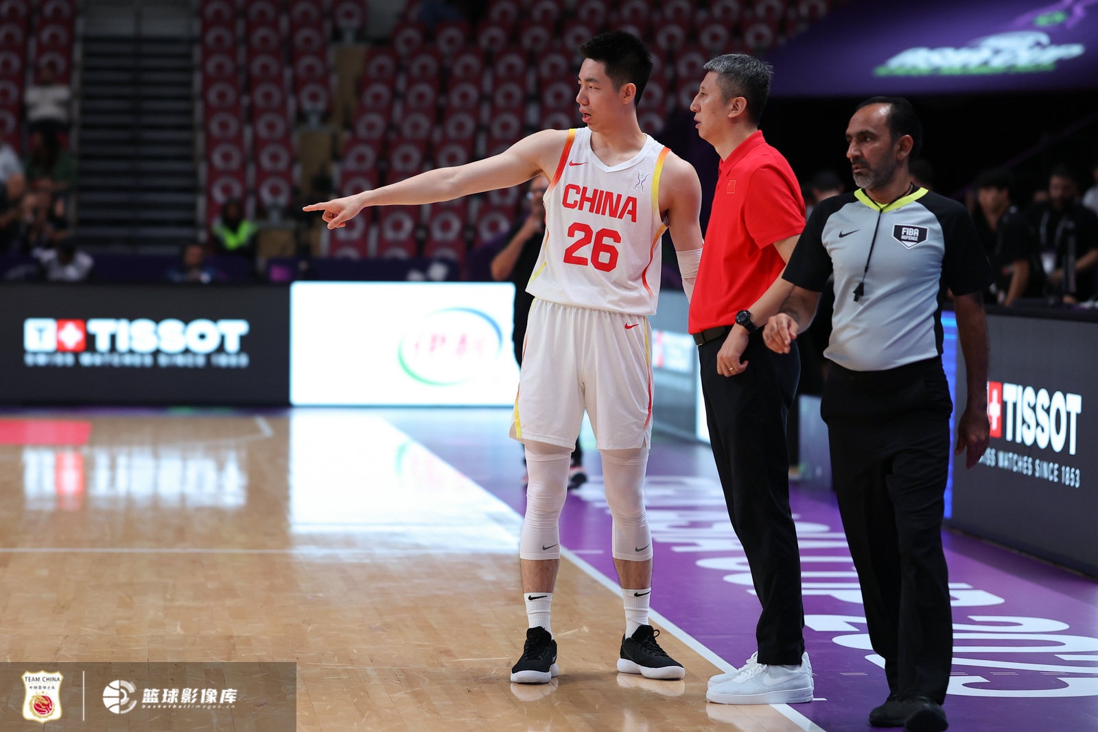 世界杯赛事直播平台下载-媒体人：中国男篮用三后卫因锋无力 让内线去凿能解决不得分问题