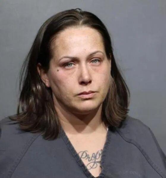 世界杯赛事直播平台下载-女子踹警察被ICE特工强力摁倒！州长回应：这里不是明尼苏达