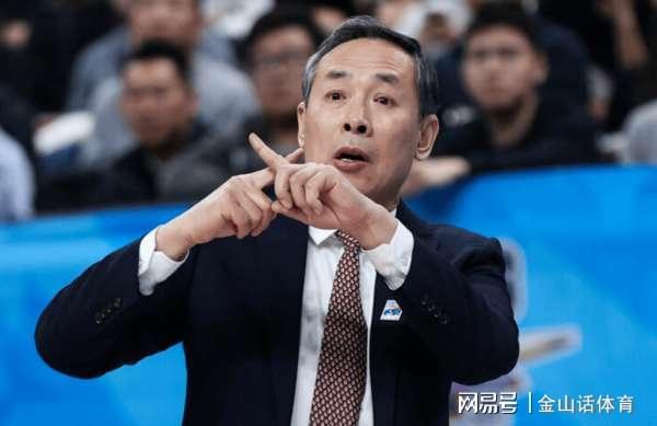 世界杯手机高清观看软件-4战3负！60岁老帅又遇大麻烦，接下来5个对手，有4个是“硬茬子”